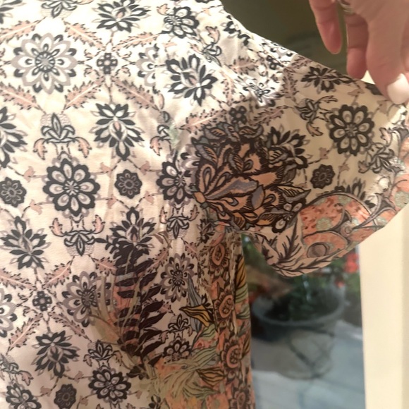 Hale Bob M Floral Short Sleeve Top in NEW Condition Poly/Spandex Blend - Picture 15 of 15